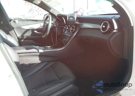 2018 Mercedes-Benz C 300 from USA, damaged, VIN 55SWF4JBXJU280978